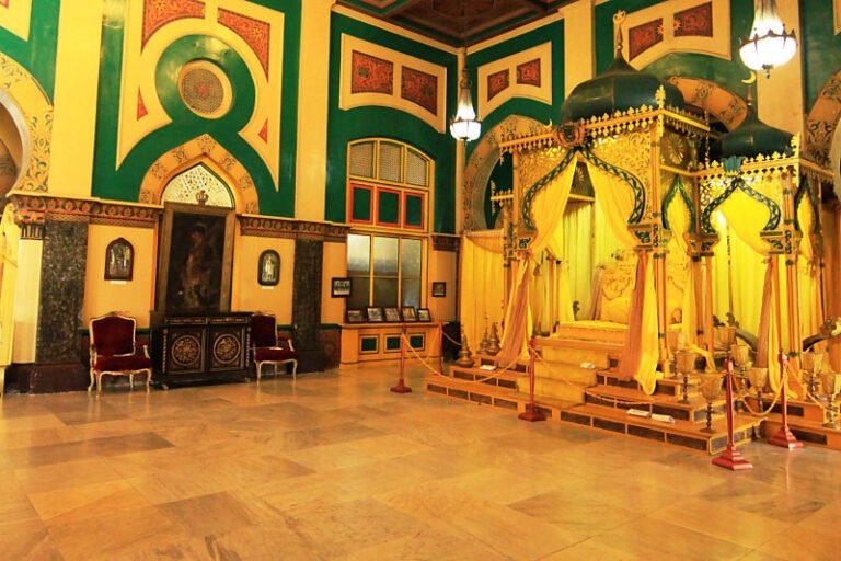 Singgasana Sultan Deli di dalam Istana Maimun1 768x512