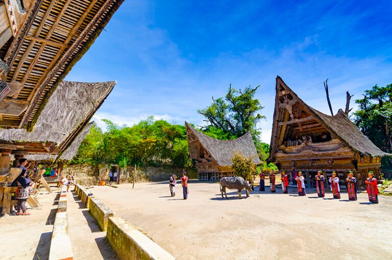 Geosite Simanindo Batak Museum – Batu Hoda – Stone Tombs2 768x509