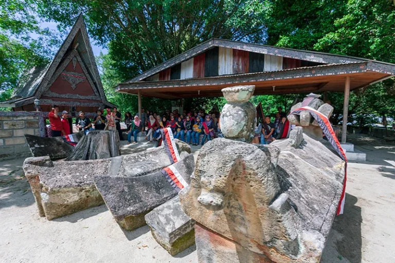 Geosite Ambarita Tuktuk Tomok1 768x512