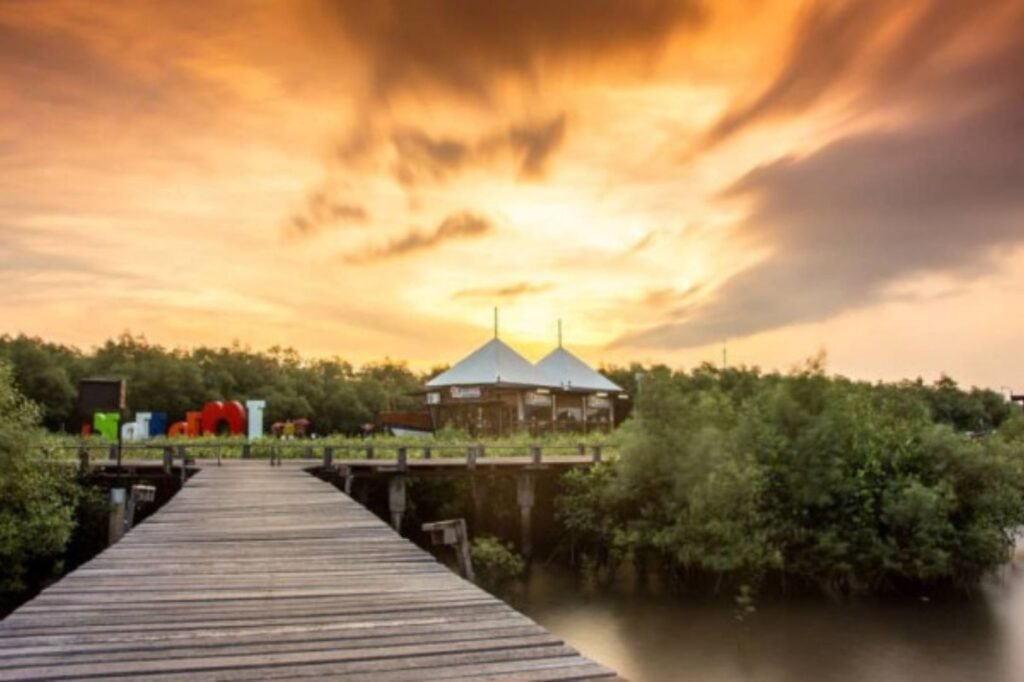 Ekowisata Mangrove BJBR Probolinggo 1024x682