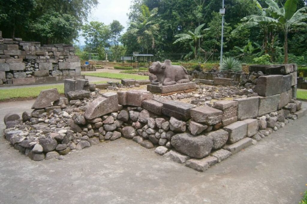 candi gunung wukir 2 1024x682