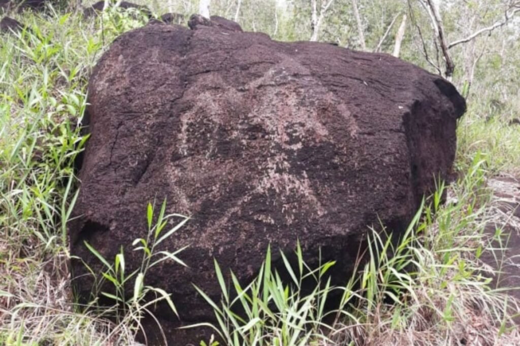 megalitik tutuari papua 7 1024x682