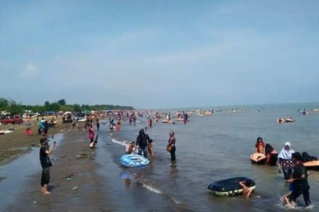 pantai tanjung pakis 2 1024x682