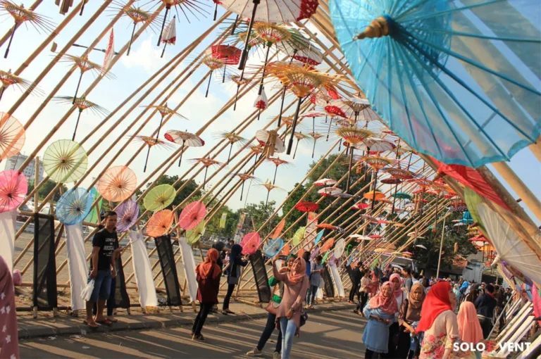 00 festival payung 768x510