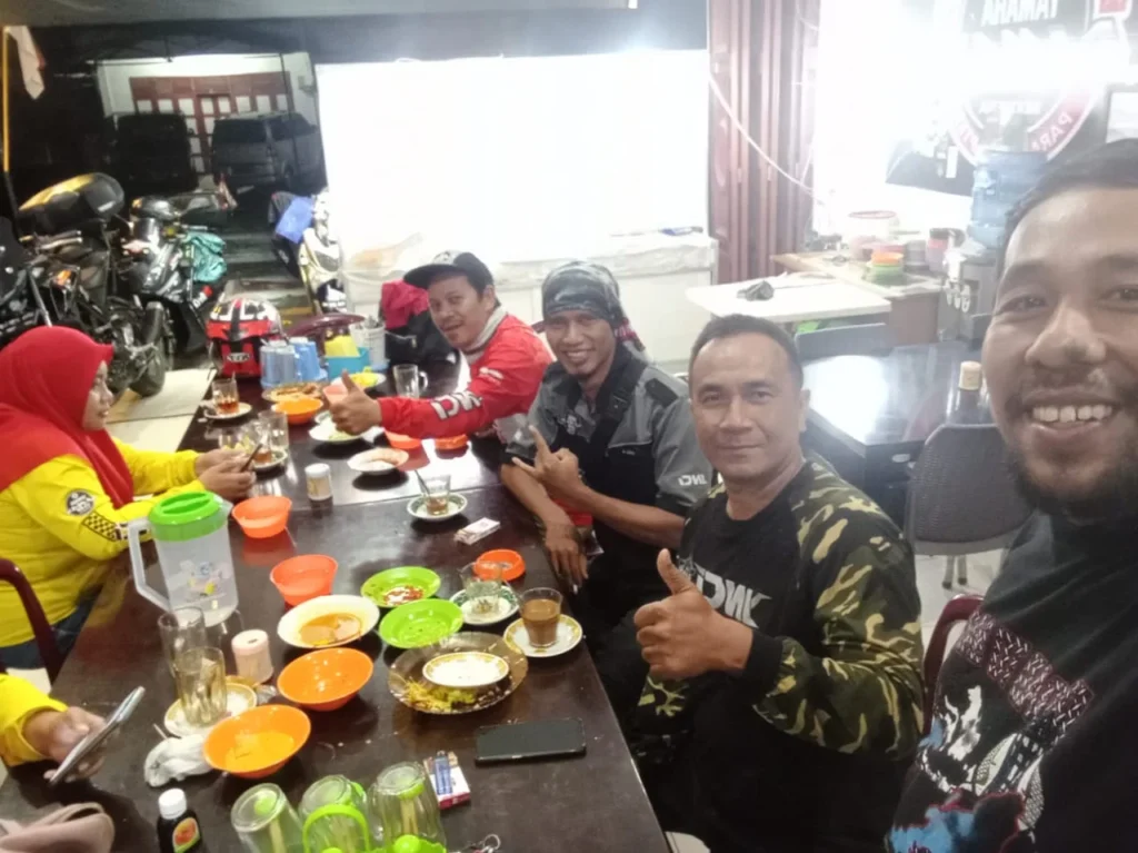 mampir ke 2 kali di warung bikers parapat4 1024x767