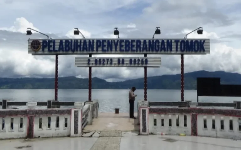 pelabuhan tomok7 768x478