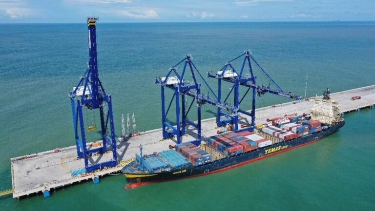 sibuknya pelabuhan kuala tanjung yang terhubung kawasan industri 2 169 768x433