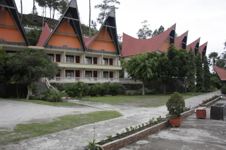 hotel dumasari tuk tuk exterior