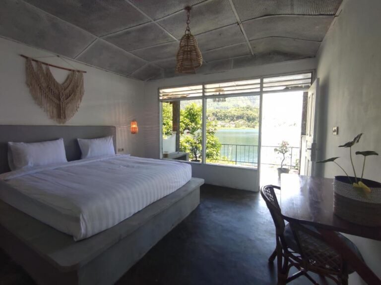 hub tata cafe guesthouse2 768x576