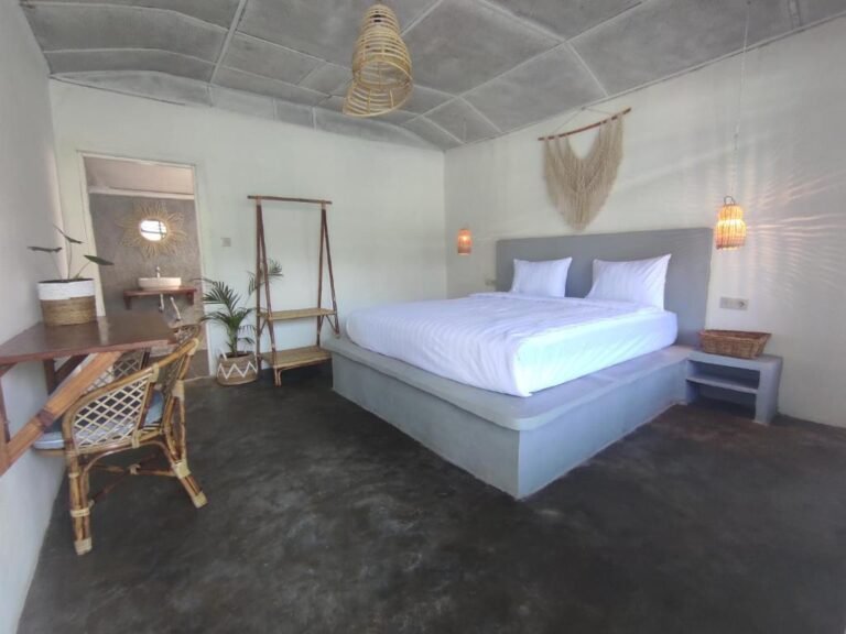 hub tata cafe guesthouse3 768x576