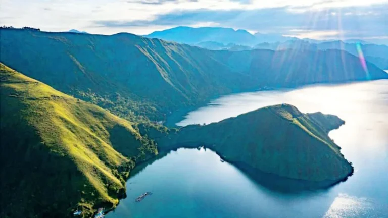 onetoba 58844 parapat danau toba illustration 768x432