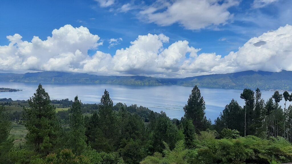 Ilustrasi Trail of the Kings 2027 — Danau Toba dan Samosir Ilustrasi Trail of the Kings 2027 — Danau Toba dan Samosir