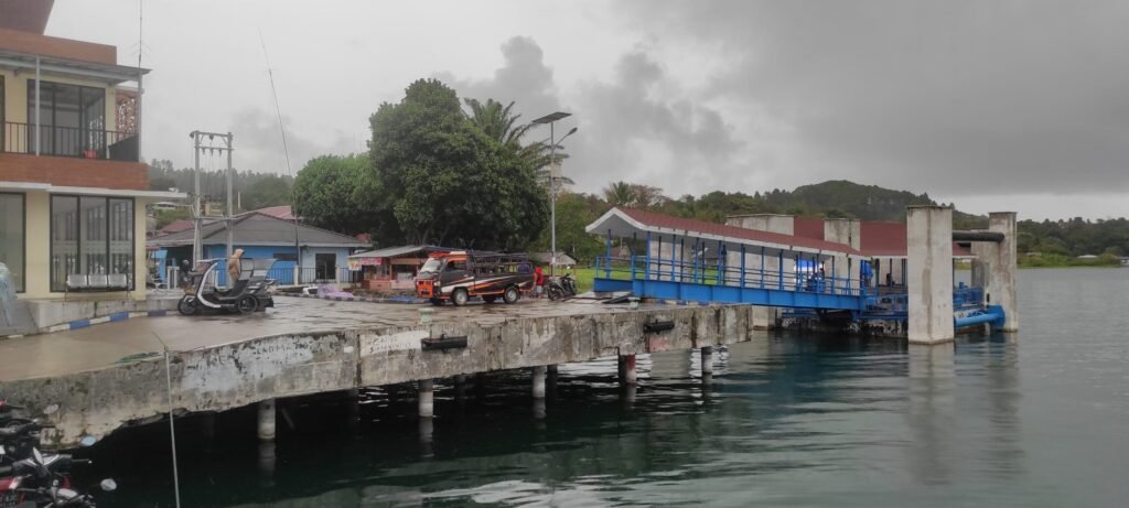 pelabuhan tomok scaled 1024x461